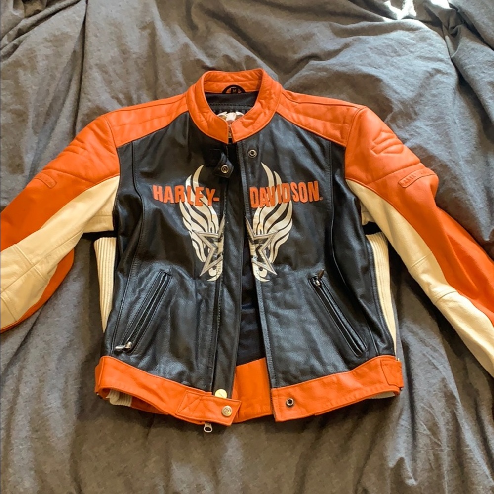 Woman’s Harley Davidson leather jacket (M)